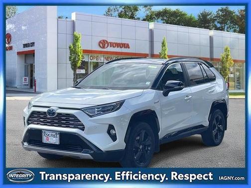 2021 Toyota RAV4 Hybrid SE