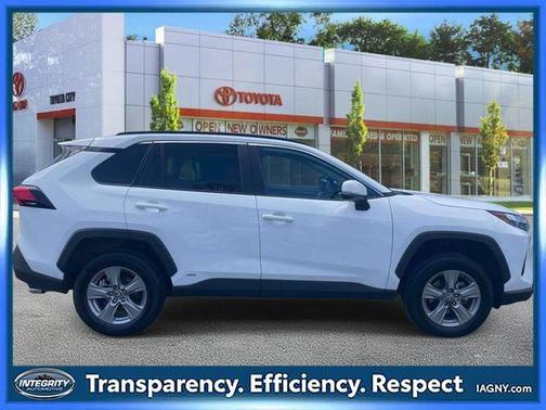 Ice Cap 2025 Toyota RAV4 Hybrid XLE
