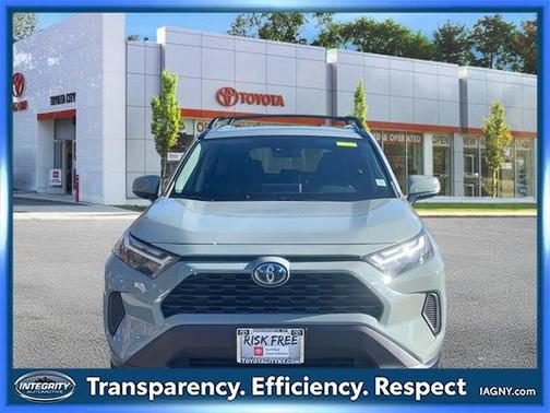 2022 Toyota RAV4 Hybrid XLE