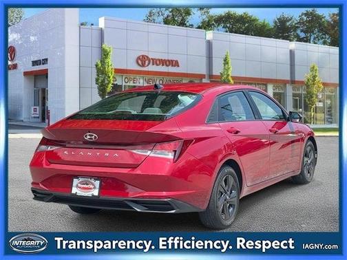 2022 Hyundai ELANTRA SEL