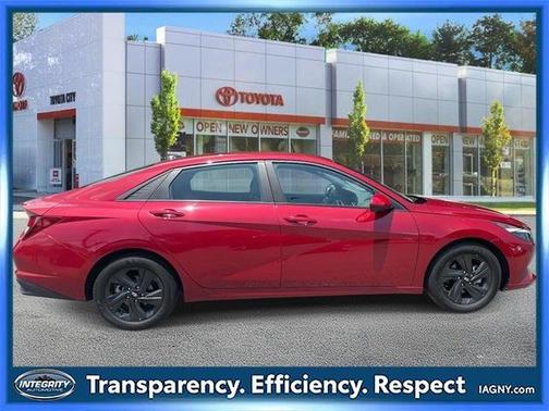 2022 Hyundai ELANTRA SEL