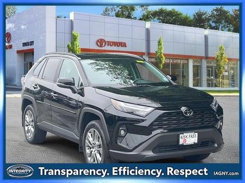 2022 Toyota RAV4 XLE Premium