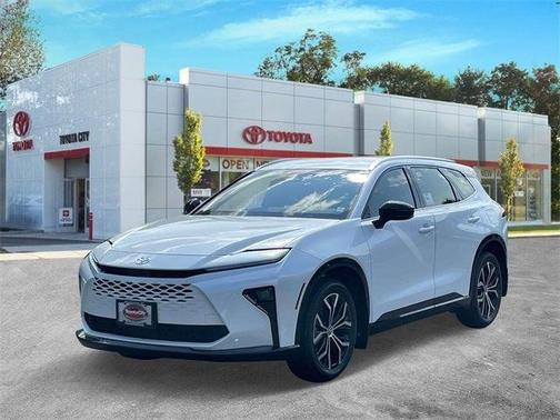 2025 Toyota Crown Signia XLE