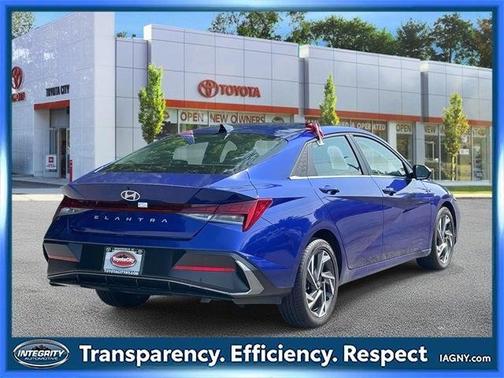 2025 Hyundai ELANTRA SEL