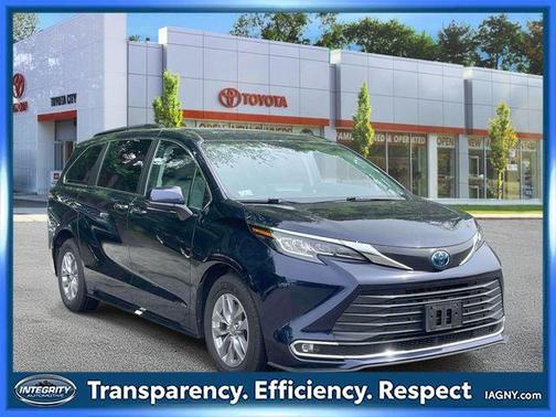 Predawn Gray Mica 2023 Toyota Sienna XLE