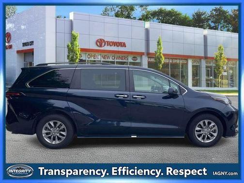 Predawn Gray Mica 2023 Toyota Sienna XLE