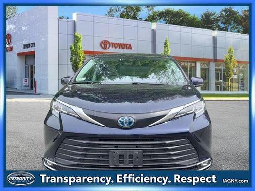 Predawn Gray Mica 2023 Toyota Sienna XLE