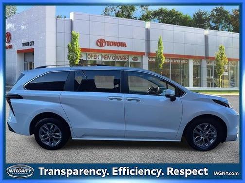 2024 Toyota Sienna XLE