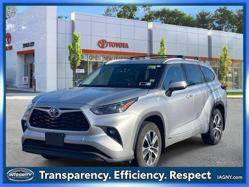 2022 Toyota Highlander Hybrid XLE