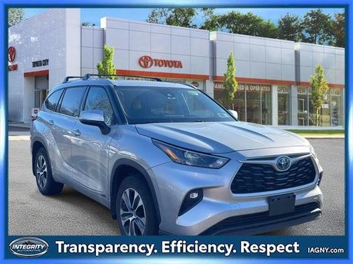 2022 Toyota Highlander Hybrid XLE