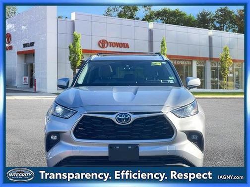 2022 Toyota Highlander Hybrid XLE