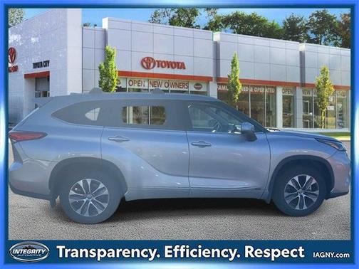 2022 Toyota Highlander Hybrid XLE