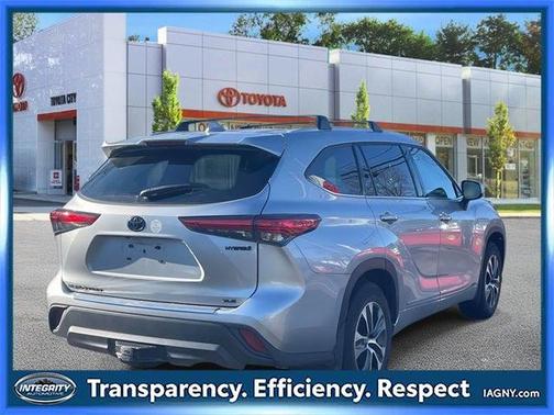 2022 Toyota Highlander Hybrid XLE