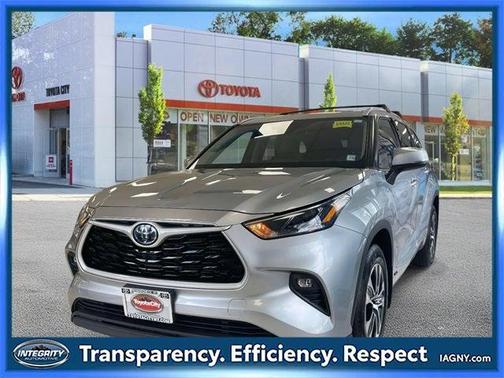 2022 Toyota Highlander Hybrid XLE
