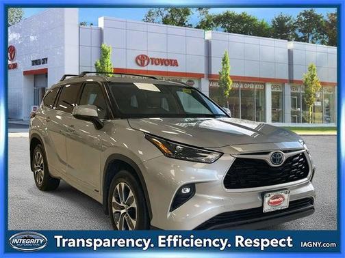 2022 Toyota Highlander Hybrid XLE
