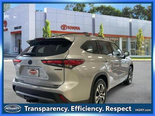 2022 Toyota Highlander Hybrid XLE