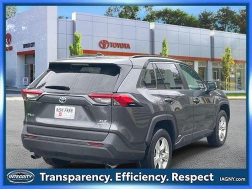 2021 Toyota RAV4 Hybrid XLE