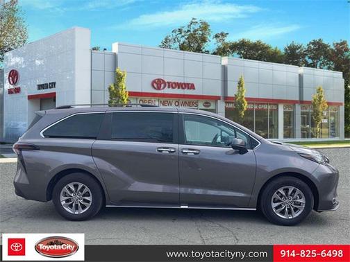 2023 Toyota Sienna XLE