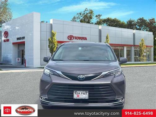 2023 Toyota Sienna XLE