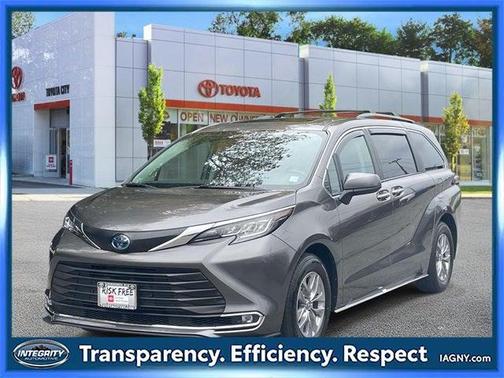 2023 Toyota Sienna XLE