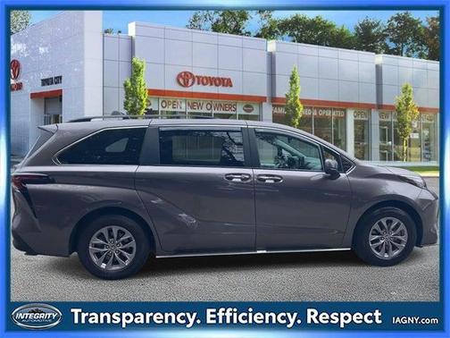 2023 Toyota Sienna XLE