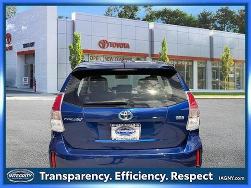 2017 Toyota Prius v Four