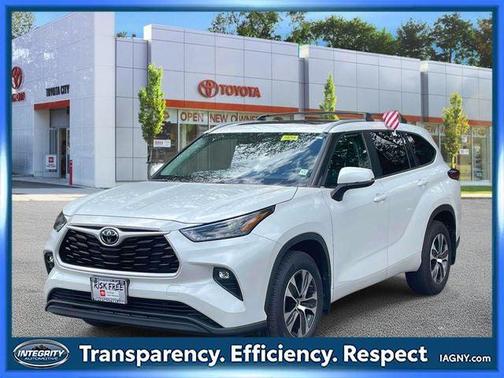 Wind Chill Pearl 2023 Toyota Highlander XLE