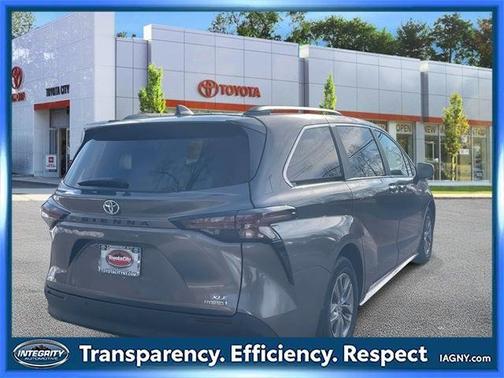 2024 Toyota Sienna XLE