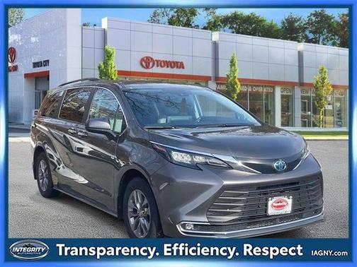 2024 Toyota Sienna XLE