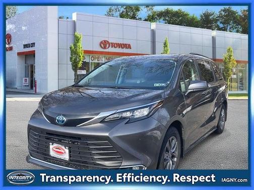 2024 Toyota Sienna XLE