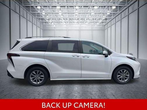 Pearl 2024 Toyota Sienna XLE
