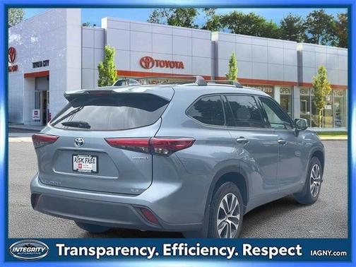 2022 Toyota Highlander Hybrid XLE