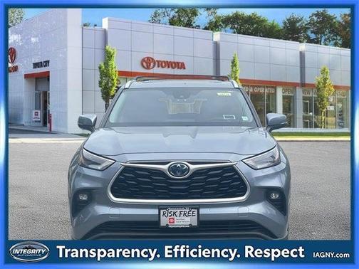 2022 Toyota Highlander Hybrid XLE