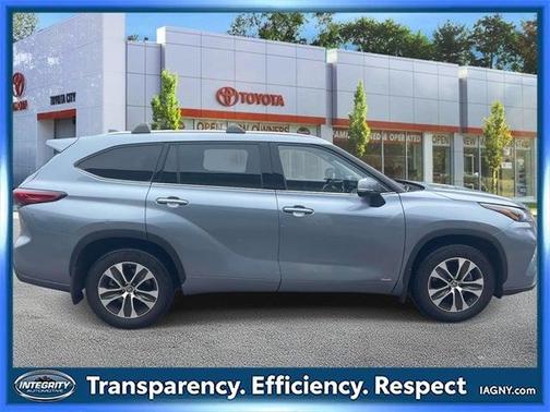 2022 Toyota Highlander Hybrid XLE