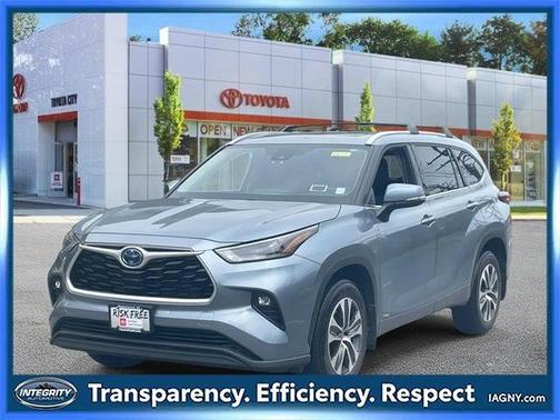 2022 Toyota Highlander Hybrid XLE