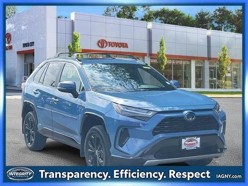 2022 Toyota RAV4 Hybrid SE