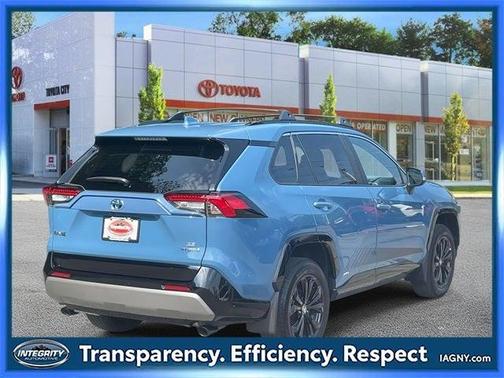 2022 Toyota RAV4 Hybrid SE