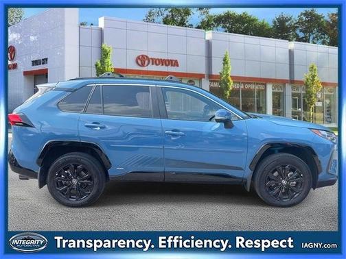 2022 Toyota RAV4 Hybrid SE
