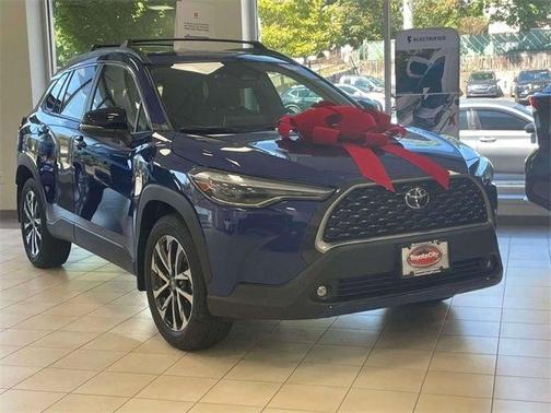2025 Toyota Corolla Cross XLE