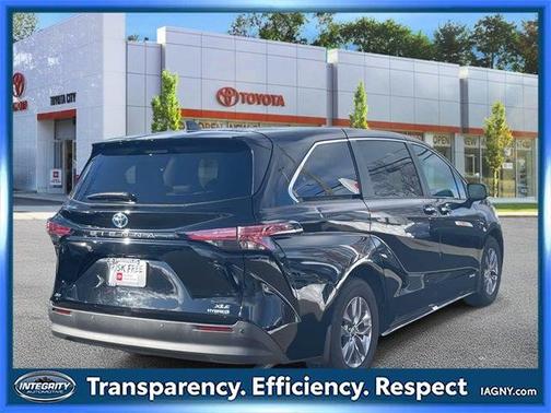 2021 Toyota Sienna XLE 7 Passenger
