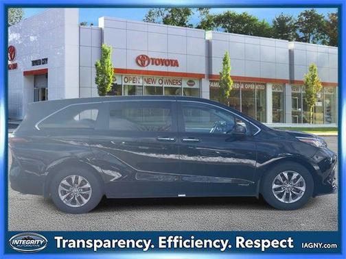 2021 Toyota Sienna XLE 7 Passenger