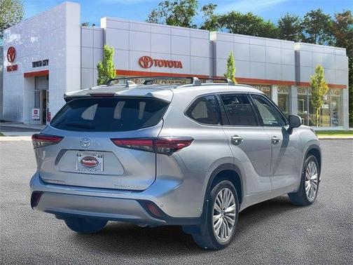 2023 Toyota Highlander Platinum