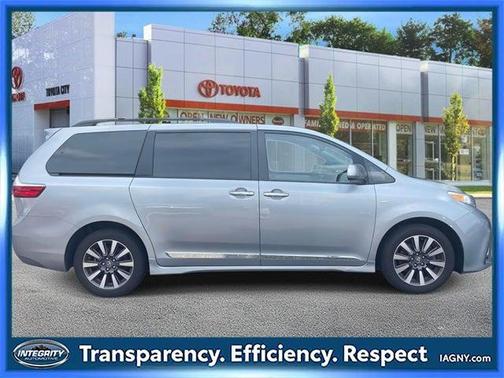2018 Toyota Sienna XLE Premium