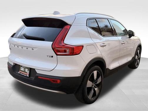 2020 Volvo XC40 T5 Momentum