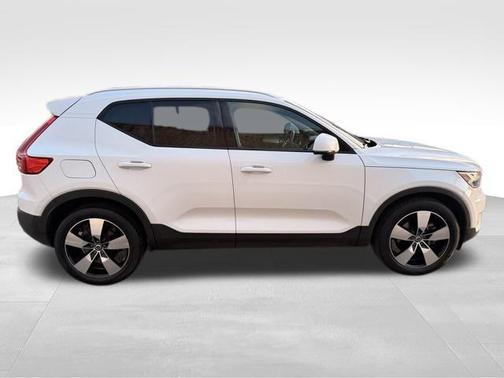 2020 Volvo XC40 T5 Momentum