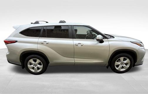 Celestial Silver Metallic 2023 Toyota Highlander LE