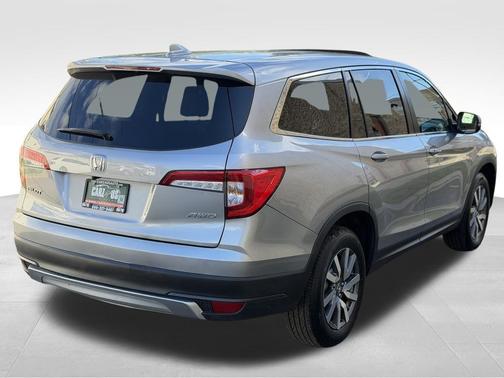 Silver 2022 Honda Pilot AWD EX-L