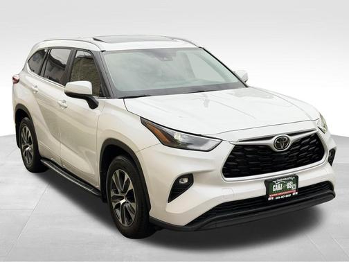Pearl 2023 Toyota Highlander XLE