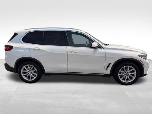 Alpine White 2021 BMW X5 xDrive40i