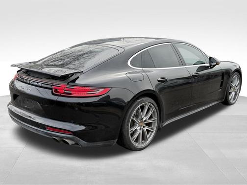 2018 Porsche Panamera 4S